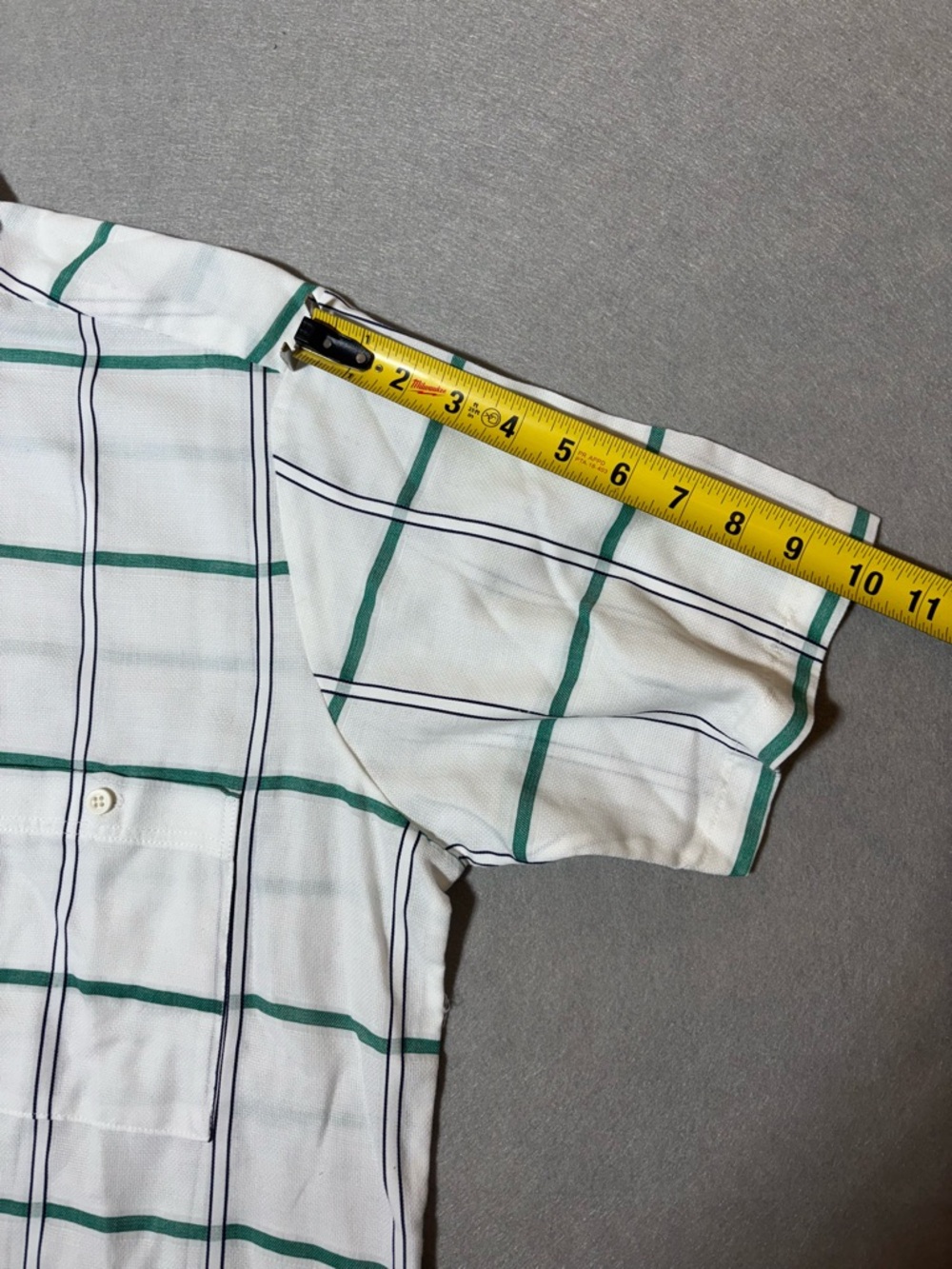 Short Sleeve Button-Down Shirt with Green Large - Picture 9 of 10